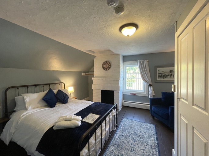 Bedroom 3, Stone Hearth Inn and Eatery, Windsor