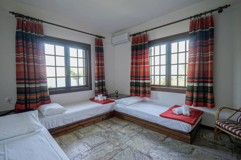 Others 4, Sonia Rustic Mansion - 5bd 30 Sec Walk To Beach, Central Greece