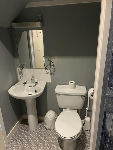 Bathroom 3, Broadhaven Road, Highland