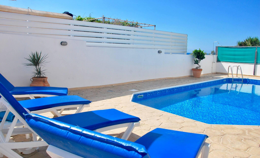 Others 5, Villa Only 50m To The Sea, Sleeps 12, Polis