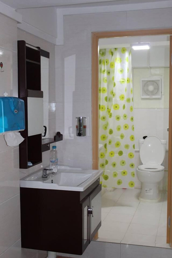 Bathroom, Moe Hostel, Yangon