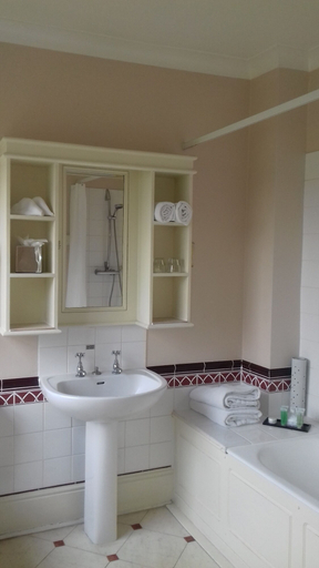 Bathroom 5, Donnington Grove Country Club, West Berkshire
