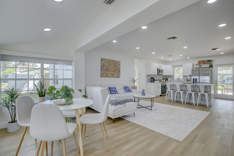 Food & Drinks, Madrina's Cozy 3BR-1BA Spacious Backyard, Broward