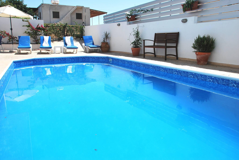 Others 3, Villa Only 50m To The Sea, Sleeps 12, Polis