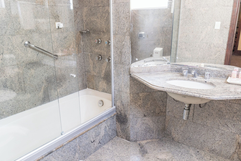 Bathroom 3, Hotel Lancaster, Curitiba