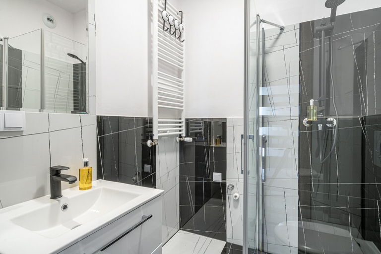 Bathroom 4, RentPlanet - Apartamenty na Grobli, Środa Śląska