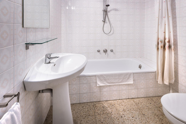 Bathroom 4, Hostal Solimar, Barcelona