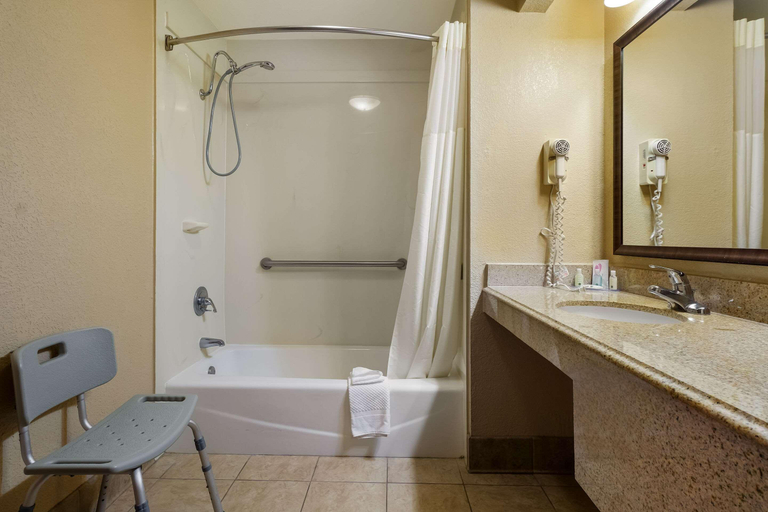 Bathroom 4, Quality Inn & Suites West Helena, Phillips