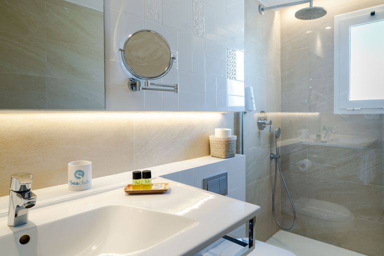 Bathroom, Serenity Apartments, Baleares
