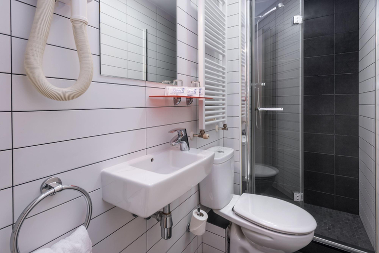 Bathroom 4, Hostal Solimar, Barcelona