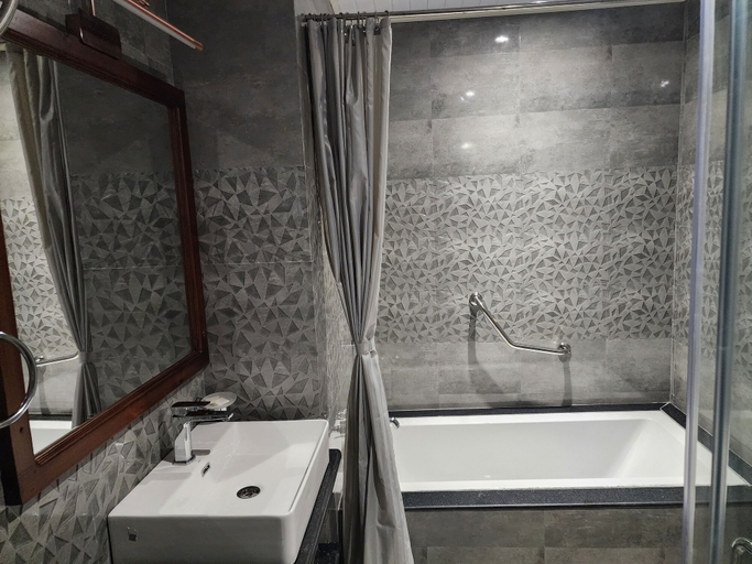 Bathroom 3, Green Valley Boutique, Lamgong
