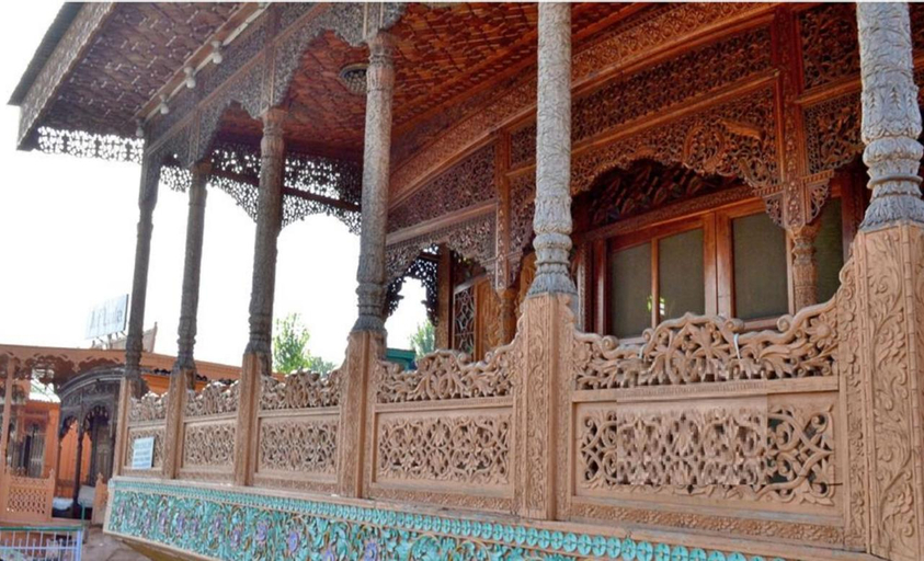 De Laila House Boat (Marketed By Sterling), Srinagar