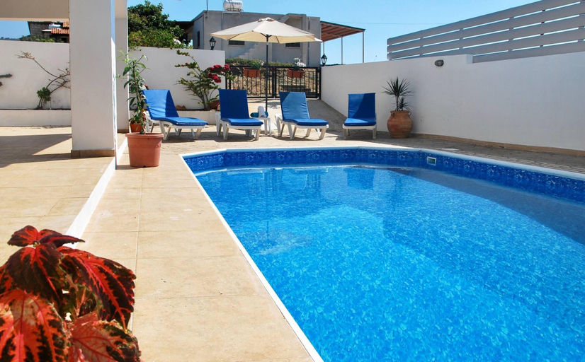 Others 2, Villa Only 50m To The Sea, Sleeps 12, Polis