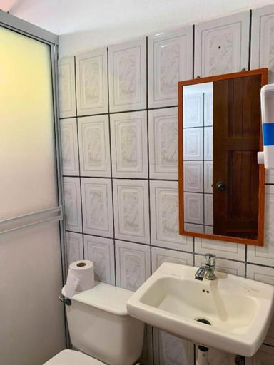 Bathroom 3, Arenal Sloth Hostel, San Ramón