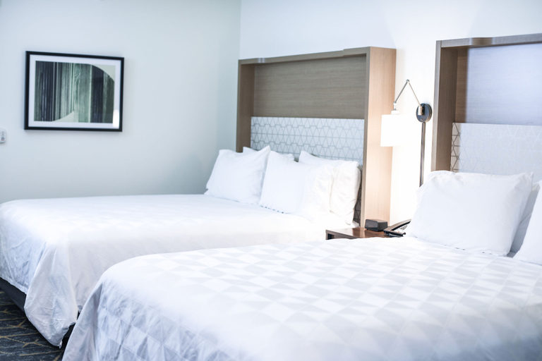Bedroom 2, Holiday Inn & Suites ST. CLOUD by IHG, Stearns