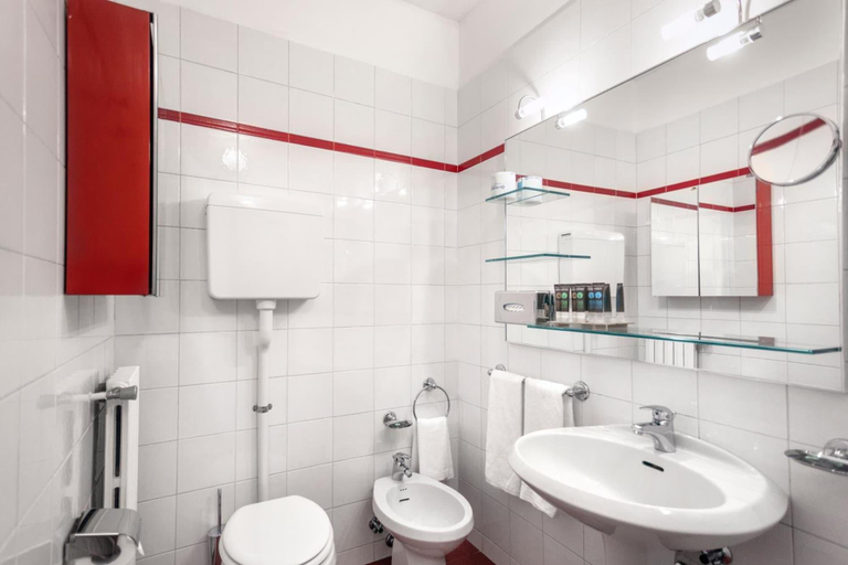 Bathroom 3, Residence Liberty Hotel, Parma
