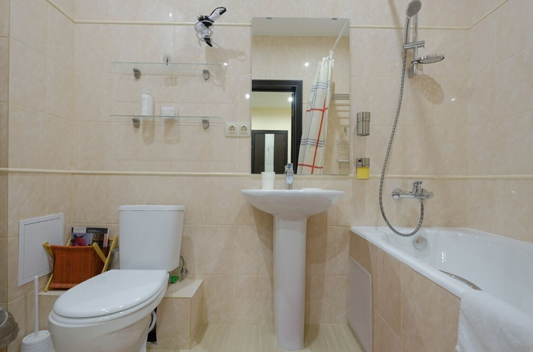 Bathroom 3, Apartment Petrovskie on Sovetskaya 108, Tomskiy rayon