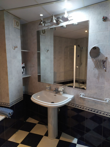 Bathroom 4, Apartamento Almanzor, Córdoba