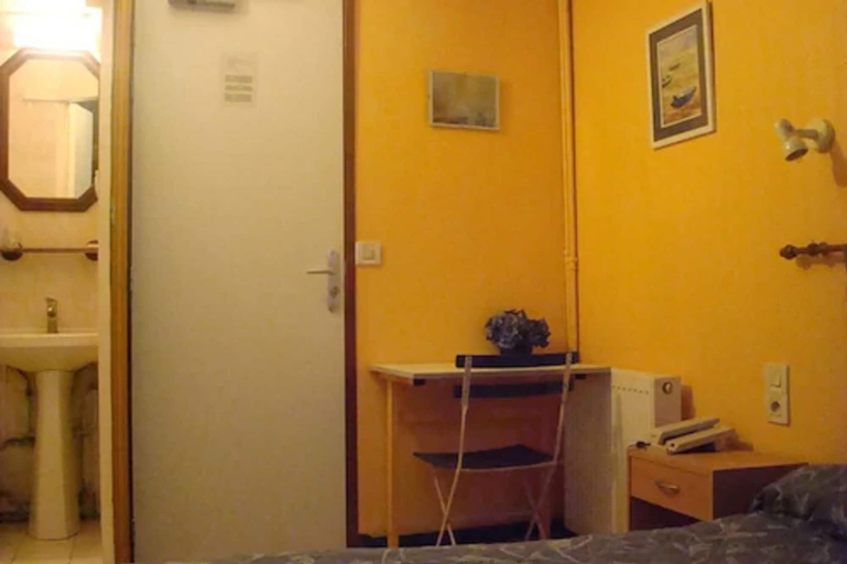 Bedroom 2, Hôtel du Palais, Seine-Maritime