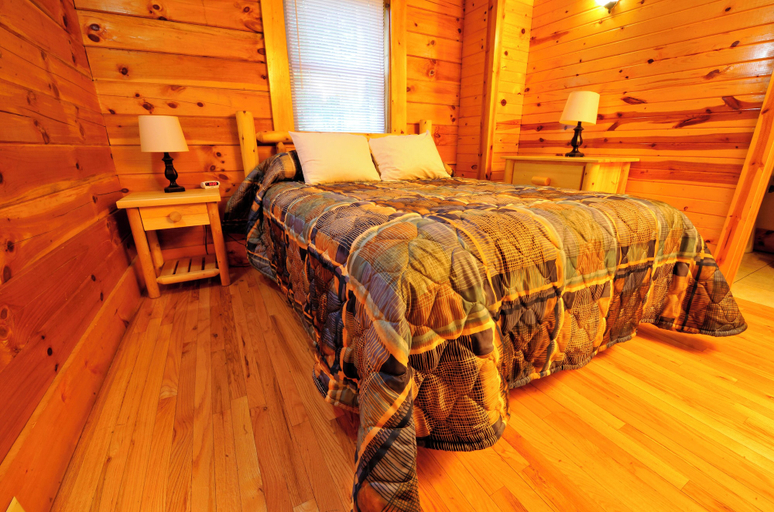 Bedroom, Cabins at Pine Haven, Raleigh