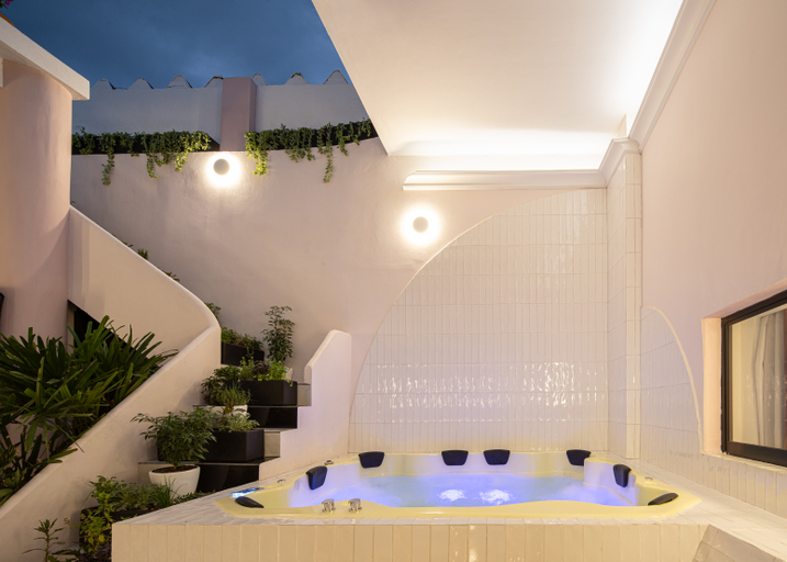 Sport & Beauty 5, HOLT's Hotel De Mi Independencia, Del Centro