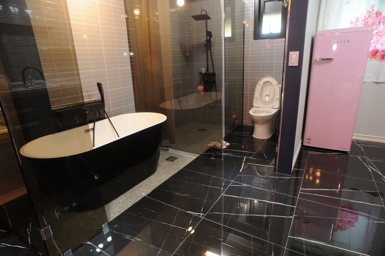 Bathroom 3, JNJ Village, Suncheon