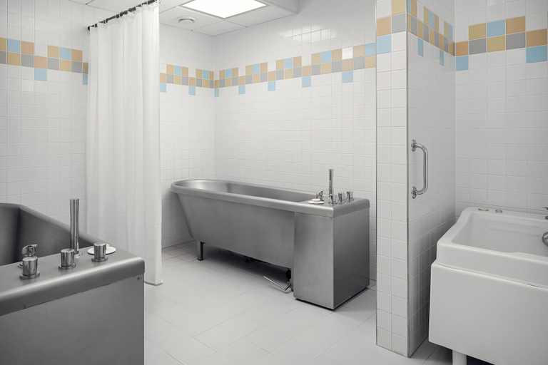 Bathroom 4, Harvey Spa Hotel, Cheb