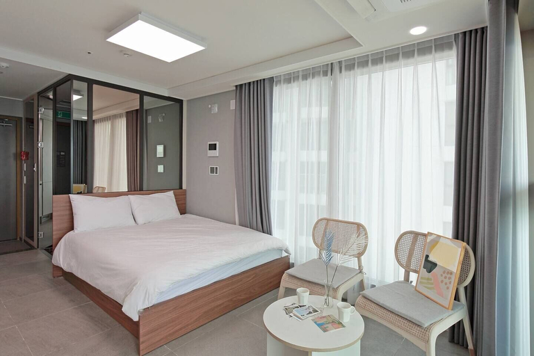 Bedroom 3, El Momento Gwangan, Suyeong