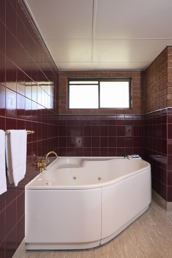 Bathroom 4, The Waterloo Hotel, Glamorgan-Spring Bay