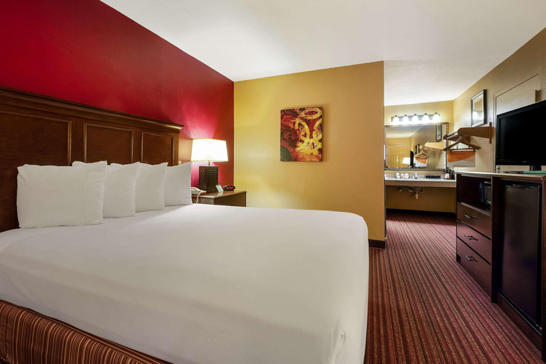 Bedroom 3, Quality Inn & Suites West Helena, Phillips