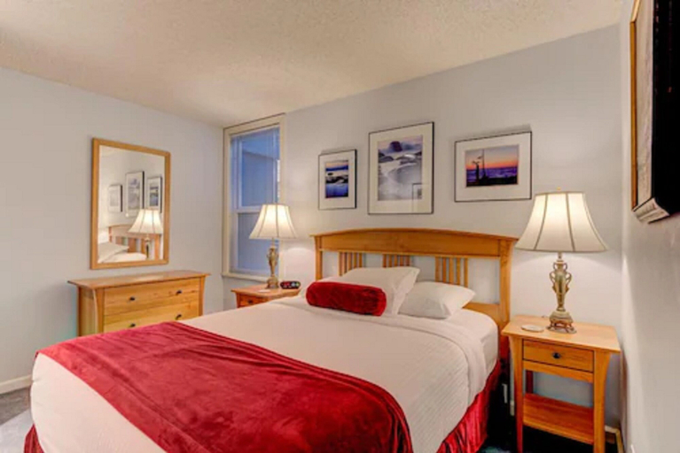 Bedroom 3, Inn at Otter Crest, Lincoln