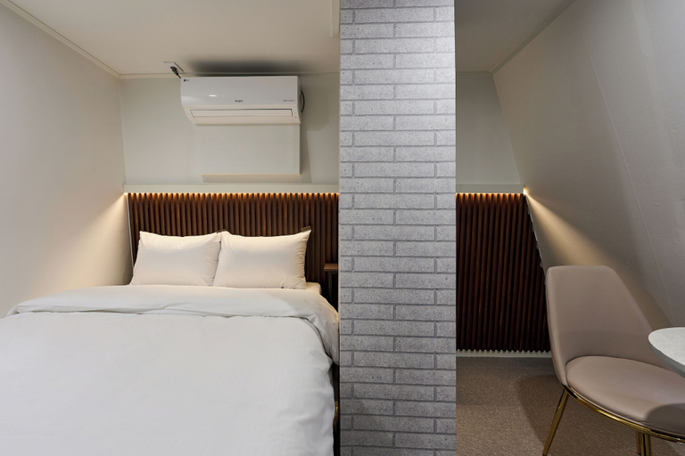 Bedroom 4, Hotel Chloe, Jung