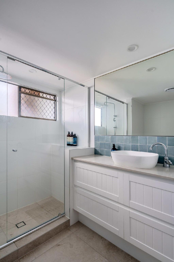 Bathroom 2, Absolute Beachfront Bliss on Kings Beach, Caloundra - Caloundra S.