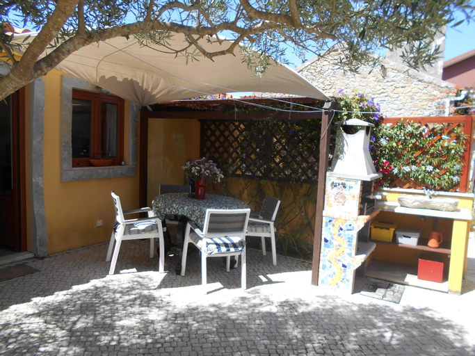 Charming cottage with 2 bedrooms in a seaside village, Caldas da Rainha
