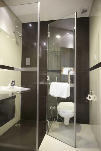 Bathroom 4, Gulf Rose Hotel, Kuwait City