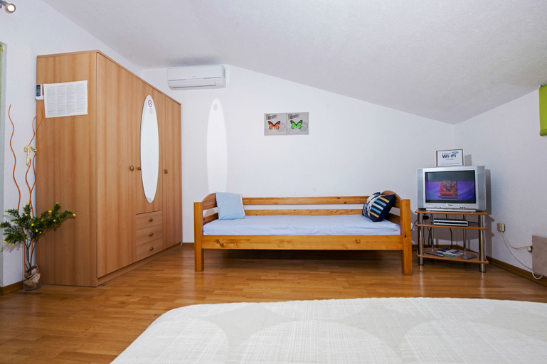 Bedroom 2, Apartments Rina, Rovinj