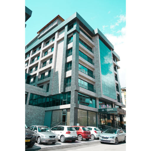 Nenessa Hotel, Merkez