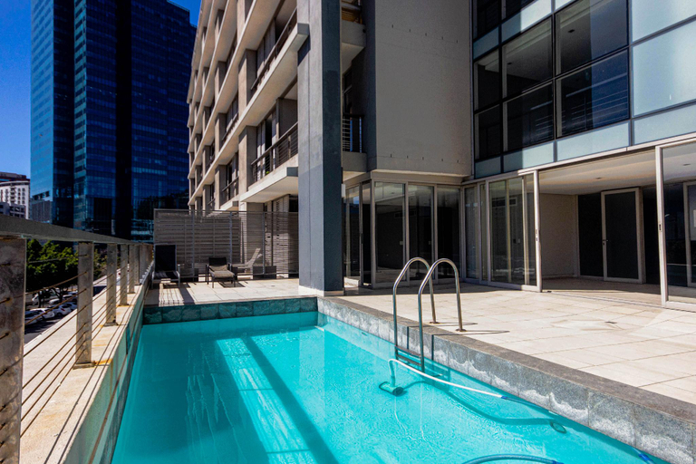 Others 5, Three Bedroom Apartment - fully furnished with balcony, City of Cape Town