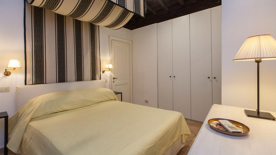 Bedroom 2, Rental In Rome Teatro Pace, Rome