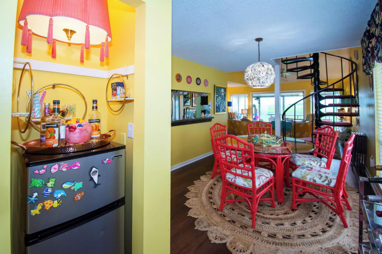 Food & Drinks, 4 Periwinkle Ct, Beaufort