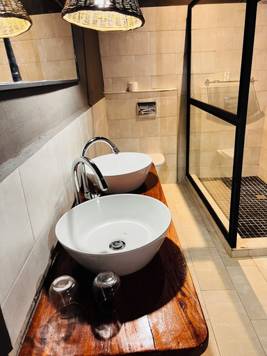 Bathroom 3, The Shed Venue & Boutique Hotel, TA Malili