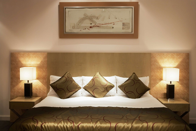 Bedroom 4, Park Plaza Cardiff, Cardiff