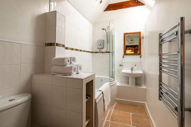 Bathroom 3, Tump Cottage, Gloucestershire