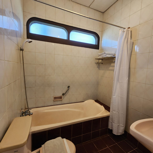 Bathroom 15