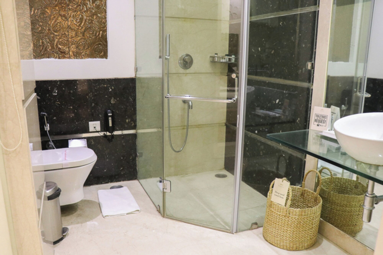 Bathroom 13