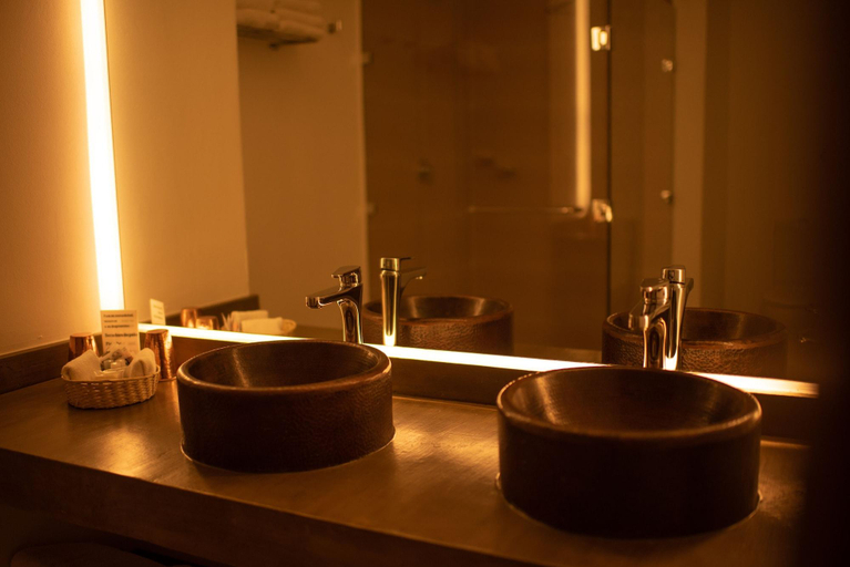Bathroom 4, NaNa Vida Hotel Morelia, Morelia