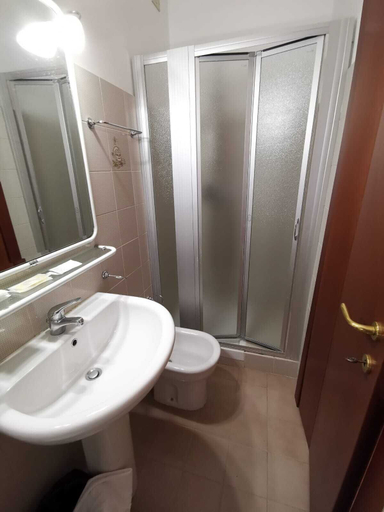 Bathroom 4, Hotel Calgary, Chieti
