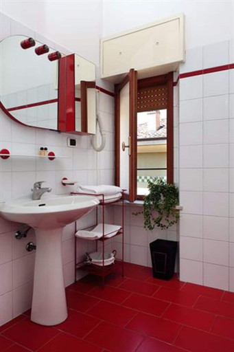 Bathroom 3, Residence Liberty Hotel, Parma