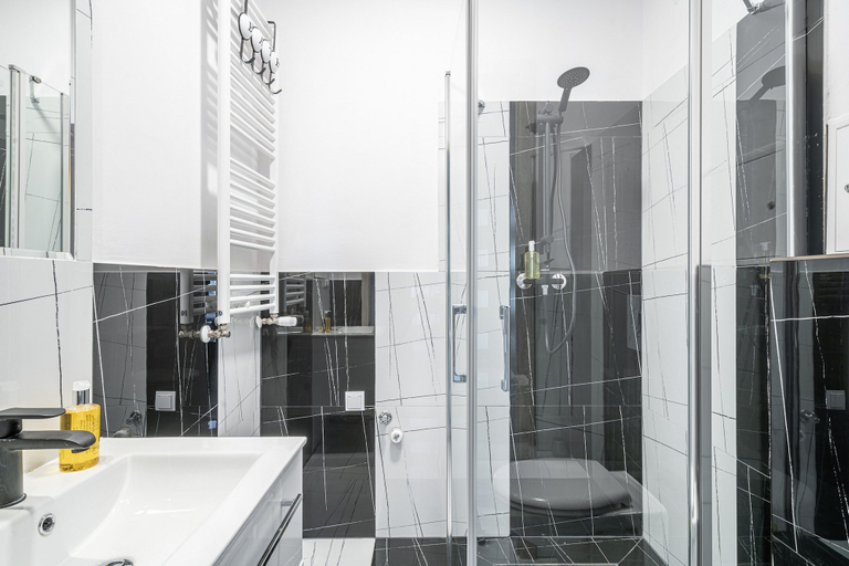 Bathroom 4, RentPlanet - Apartamenty na Grobli, Środa Śląska