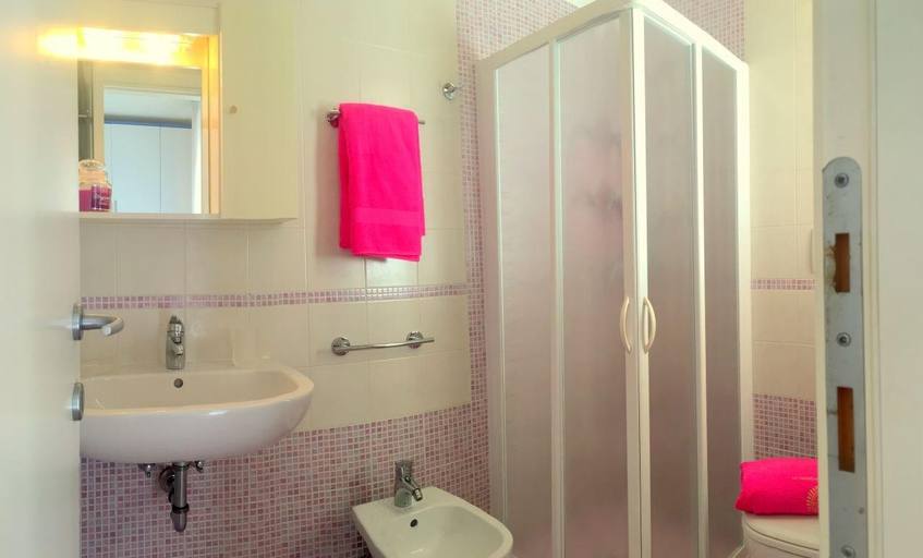 Bathroom 3, Apartment in a seafront building with swimming pool - By Beahost Rentals, Venezia